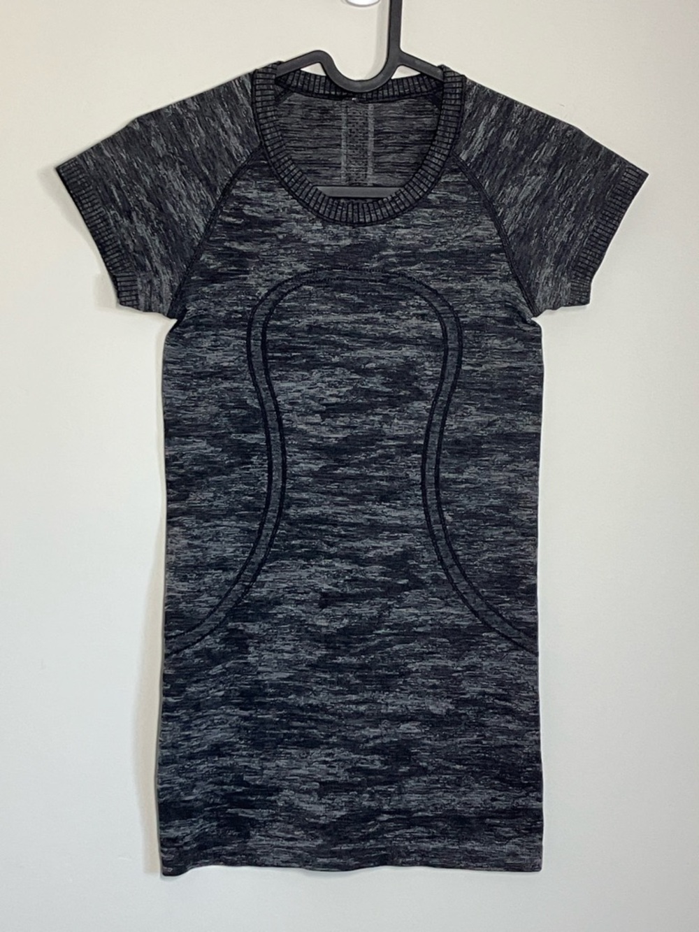 Lululemon Swiftly Tech Short Sleeve Crew Neck Shirt Heathered Black Camo Size 2